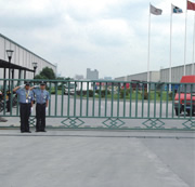 广州保安遇到紧急事件，临危不乱!